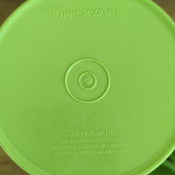 Vintage 1970s Set of Three Tupperware Apple Green Servalier Canisters - Picture 9 of 10